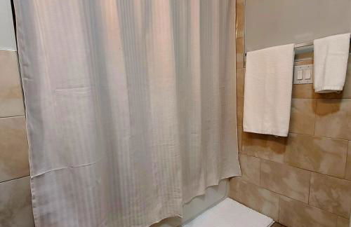 Spacious Apt in Fairview NJ Easy Commute to NYC with parking - Foto 13