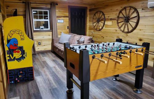 Luxury Cabin w/ Game Room & Hot Tub at Cave Run Lake - Foto 1