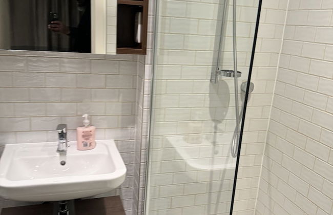 Phoenix 2 Bedroom Apartment in london - Photo 27