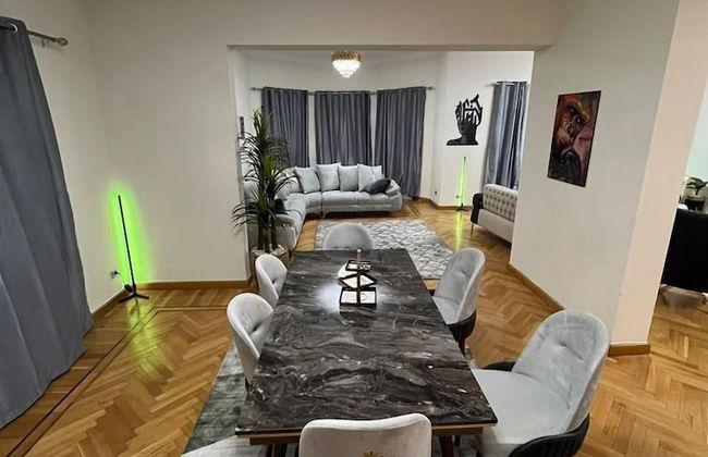 Villa With Garden In Beverly Hills - Photo 4