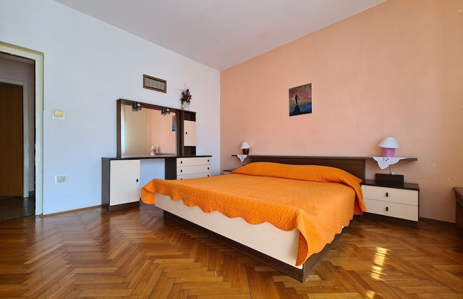 Apartment 930 - Photo 3