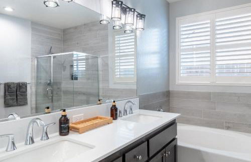 Spacious 4BR Home With BBQ, Near Sequoia & Fresno - Photo 27