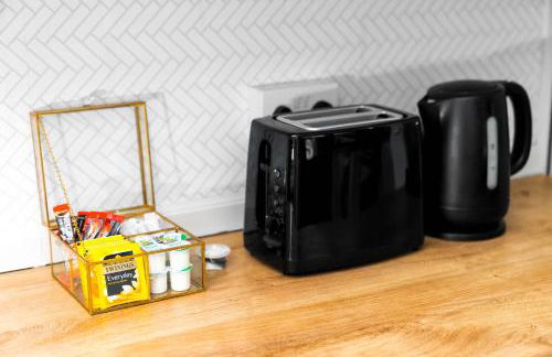 Three Bedroom House - Garden Space - Parking Included - Netflix Access - Parking - 74B - Foto 16