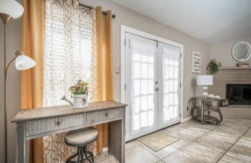 Centrally Located 3BR 2BA - ! - Photo 15