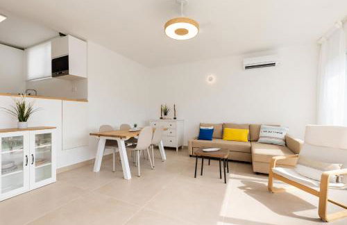 Moderno apartamento totalmente reformado con vistas al mar - Foto 9