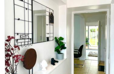 5 bedroom detached house sleeps 13 spacious Parking 5 mins driving to Bicester Village - Foto 1