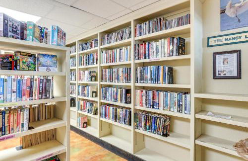 Community Pool and Perks! Nokomis Home 3 Mi to Beach - Foto 37