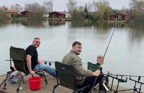 Elite Retreats 4U Lakeside Hot Tub Log Cabin with the fishing peg at Tattershall Lakes Park - Foto 37