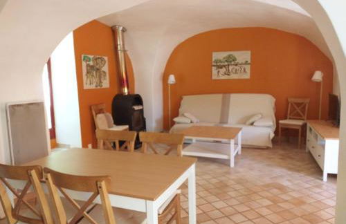 maison au coeur de Fontaine de Vaucluse, nichée sur le rocher et surplombant la sorgue - Foto 6