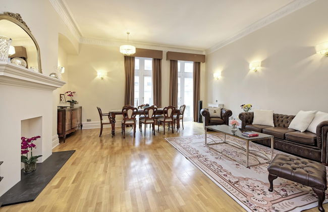 Historic Whitehall Flat in SW1 by Underthedoormat - Foto 1