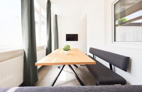 Tolstov Apartments - 3 Room Apartment - Kitchen - Dining Room - Terrace - 25 min to Messe DUS - Foto 8