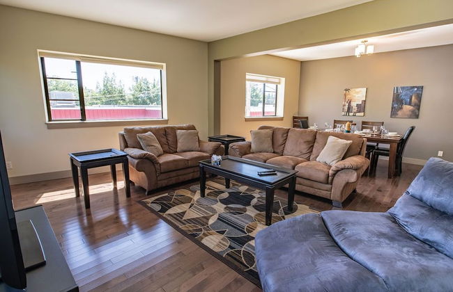 Selkirk Snug by Revelstoke Vacations - Photo 10