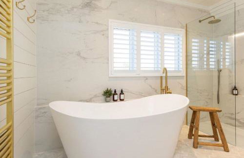 Luxury Beachfront Retreat for 14 with Hot Tub - Photo 43