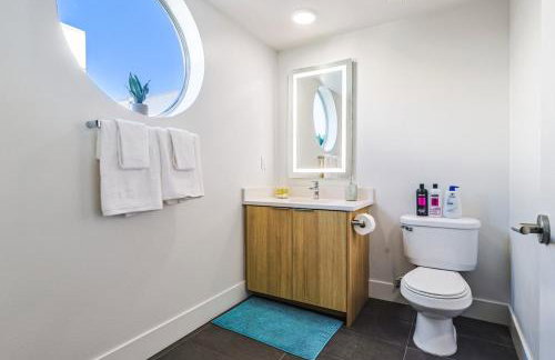 Spacious 2BDR in SM - 5 minutes walk to the beach! - Foto 10