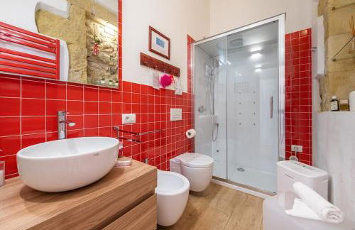 CHARMING HOUSE con doccia sensoriale e cortile interno - CENTRO STORICO - Foto 4