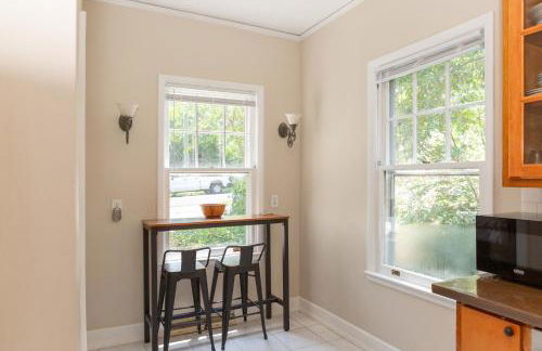 Spacious 2BR in Grand Old Home, Downtown Durham - Photo 44