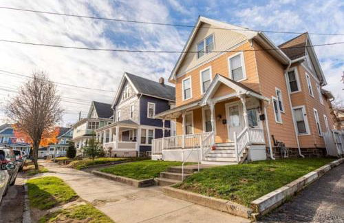 Revamped 3BR Apt with Easy Check-In Family-Friendly - Foto 10