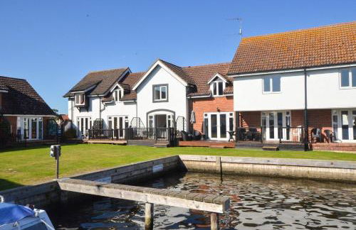 Holkham Cottage - Photo 1