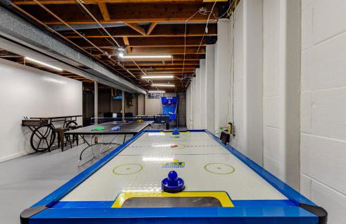 Brew City Game Room Fenced Yard 2 king beds - Foto 98