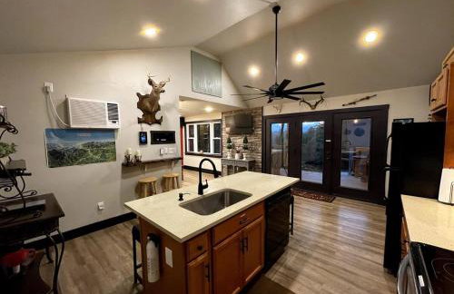 Twin Oaks Cabin at Linville, Private, New remodel - Foto 7
