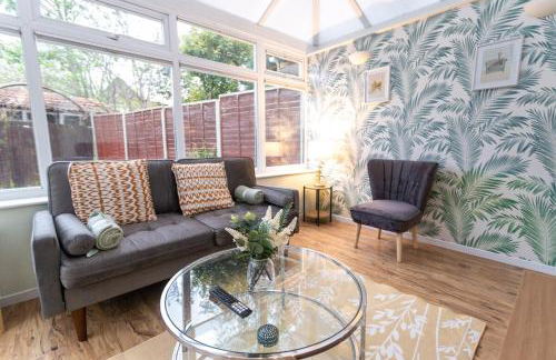 Elegant 5-Bed Home, Families & Friends, Sleeps 6, Parking, Free Wi-Fi - Foto 17