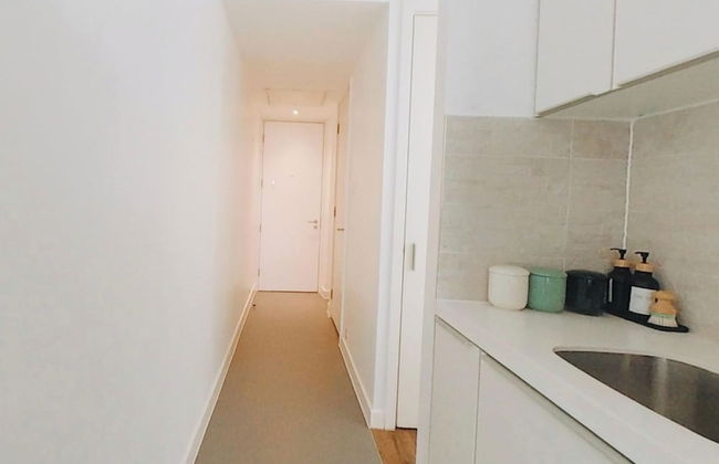 1 Bed City Studio Sleeps 3 - Wifi, Views - Photo 4