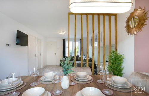 Large 4 Bed House - Long Stays Welcome - Smart TVs in Each Bedroom - Parking - Wifi - Foto 23