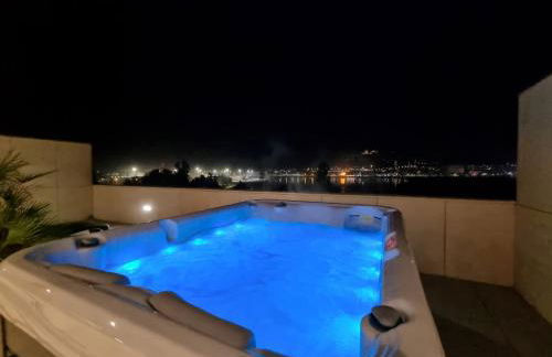 River Town View - Luxury Apartment with Jacuzzi on Terrace - Foto 19