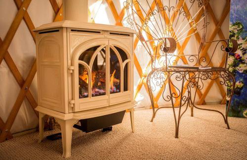 Elegant Yurt Tucked Beneath Oak Trees on Southern California Ranch - Foto 28