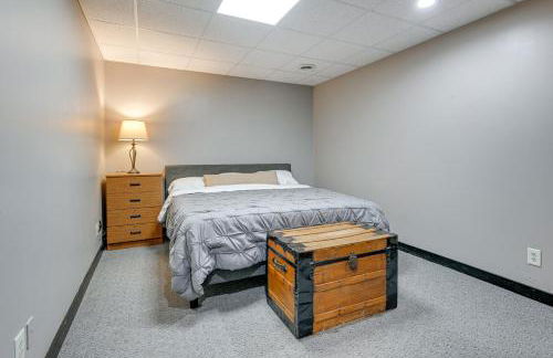 Large Home with Indoor Basketball Court and Game Room! - Foto 38