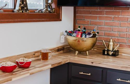 Hoosier Memories - Firepit, Pool Table, Steps to Campus - Photo 16