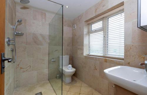 The Lodge - Photo 26