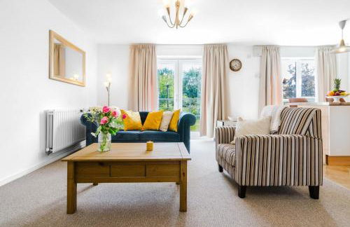 2BR Flat Near City Centre with Free Parking - Foto 14