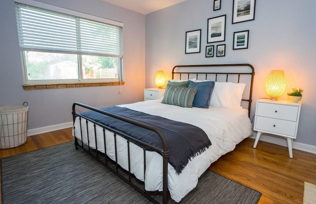 The Denver Den in Mayfair Park Enormous Backyard With Grill Sleeps 7 - Photo 6