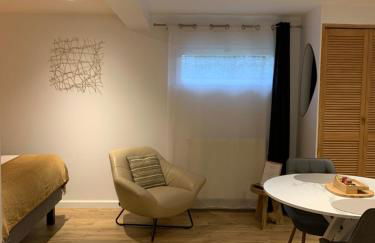 Studio calme avec Parking accès rapide Eurexpo Le Chasseland - Foto 6