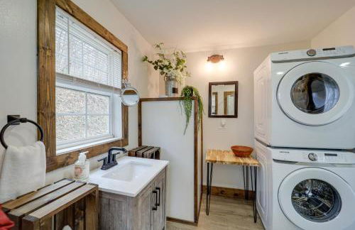 Hilltop Hideaway with Scenic Views and Hot Tub! - Foto 16