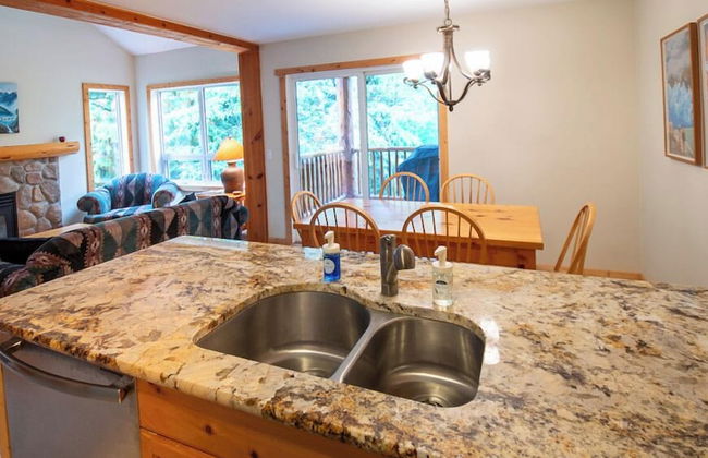 Stone Creek Chalet by Fernie Lodging CO - Photo 13