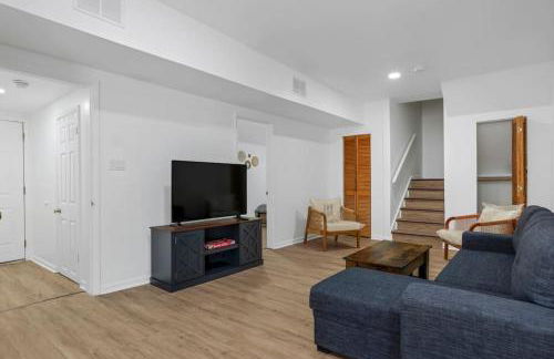 Beach house - 3BR Beach Gem - 30ft to Sand & Walk to Amusement Park - Foto 17