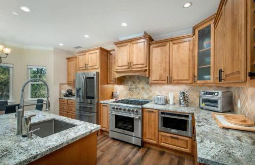 New Luxury 5BR Cabin in Pine Mountain Lake! 1 Minute to Beach! Massage Chair! Close to Yosemite! Perfect for Retreats and Escapes All Seasons! - Foto 4