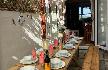 Large family home, sea view, hot tub, beach 5 min walk, dog friendly - Foto 3