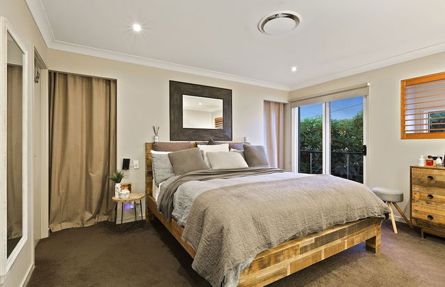 Resort Style Home near Airport & CBD - Photo 2