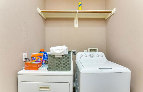 Patio, BBQ and Yard Family Retreat in Pearland - Photo 19