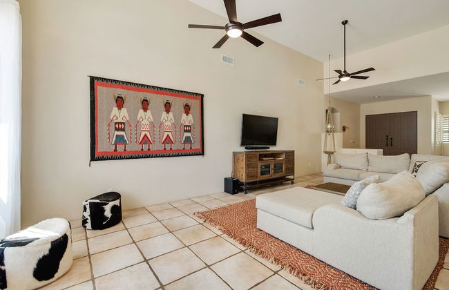 Restorative Oasis Ranch w Pool Spa - Photo 14