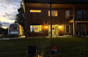 Secluded Private Retreat with Cabin & Vintage Airstream - Foto 46