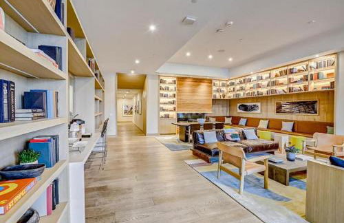 Modern Downtown Condo - Rooftop pool - Top Amenities - Foto 34