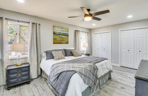 Waterfront Lake Coronado Home with Deck and Views - Foto 13