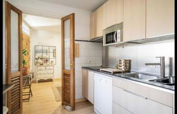 Apartment in monumental square Madrid Center - Photo 37