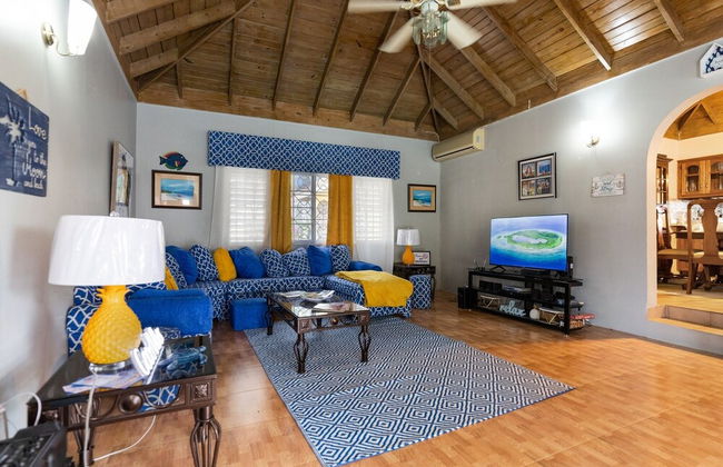 Yancey Largo Villa Perfect Jamaica Ironshore Getaway w Private Pool and Onsite Staff Services by RedAwning - Photo 35