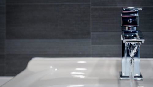 3BR Home Sleeps 6 Near Airport with Parking - Foto 2