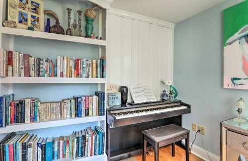 Cape Cod Cottage with Deck, Grill, and Games! - Foto 14